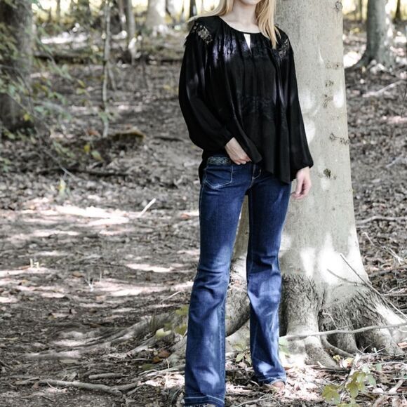 ‎Spliced Lace Top - Picture 2 of 8